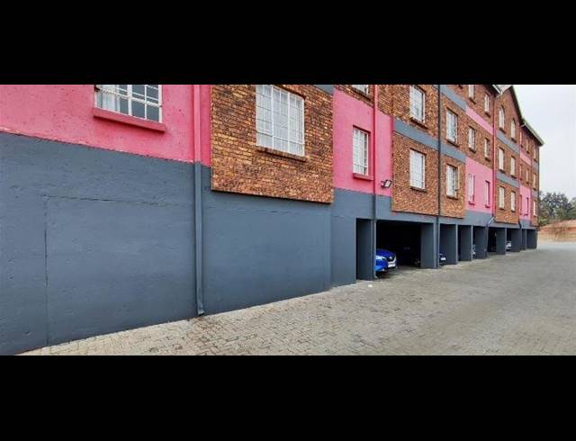 2 BEDROOM APARTMENT FOR SALE IN RAVENSWOOD